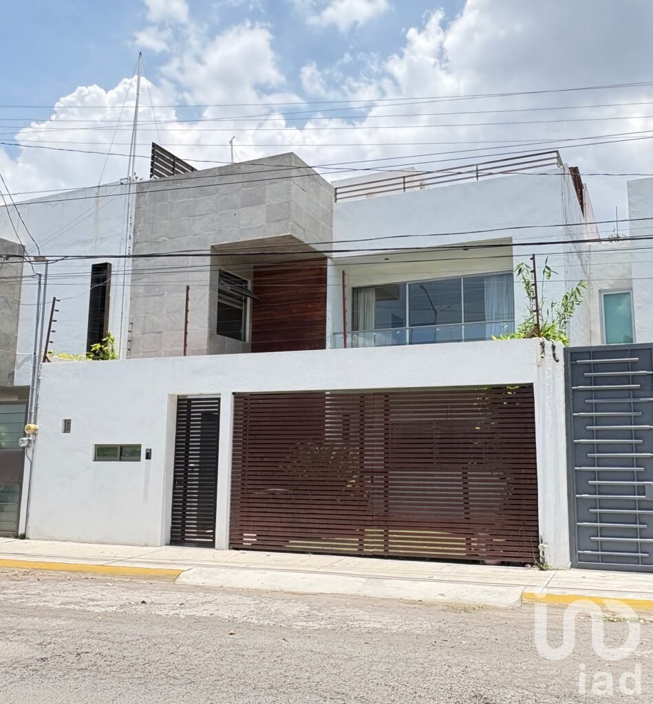 Se vende casa muy amplia y minimalista en Real del Valle, Pachuca, Hidalgo