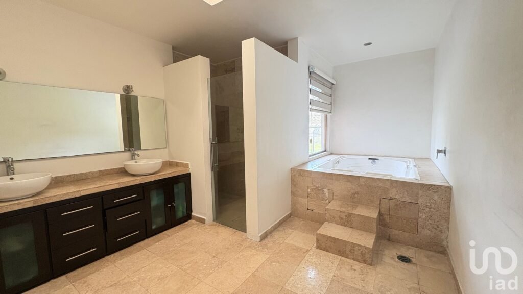 Se vende casa muy amplia y minimalista en Real del Valle, Pachuca, Hidalgo