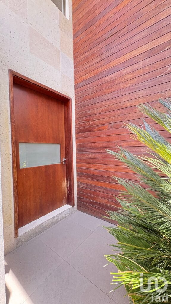 Se vende casa muy amplia y minimalista en Real del Valle, Pachuca, Hidalgo