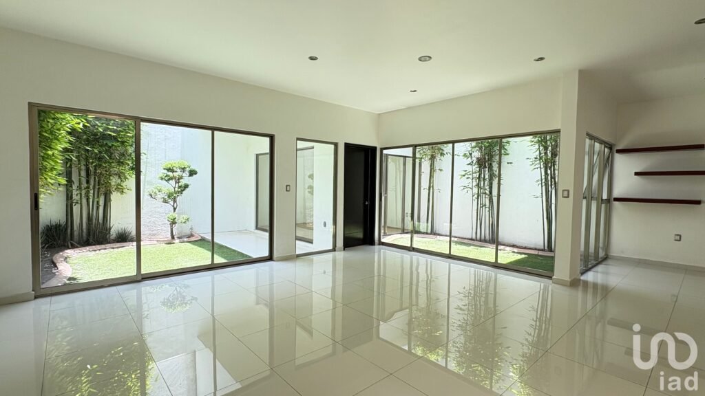 Se vende casa muy amplia y minimalista en Real del Valle, Pachuca, Hidalgo