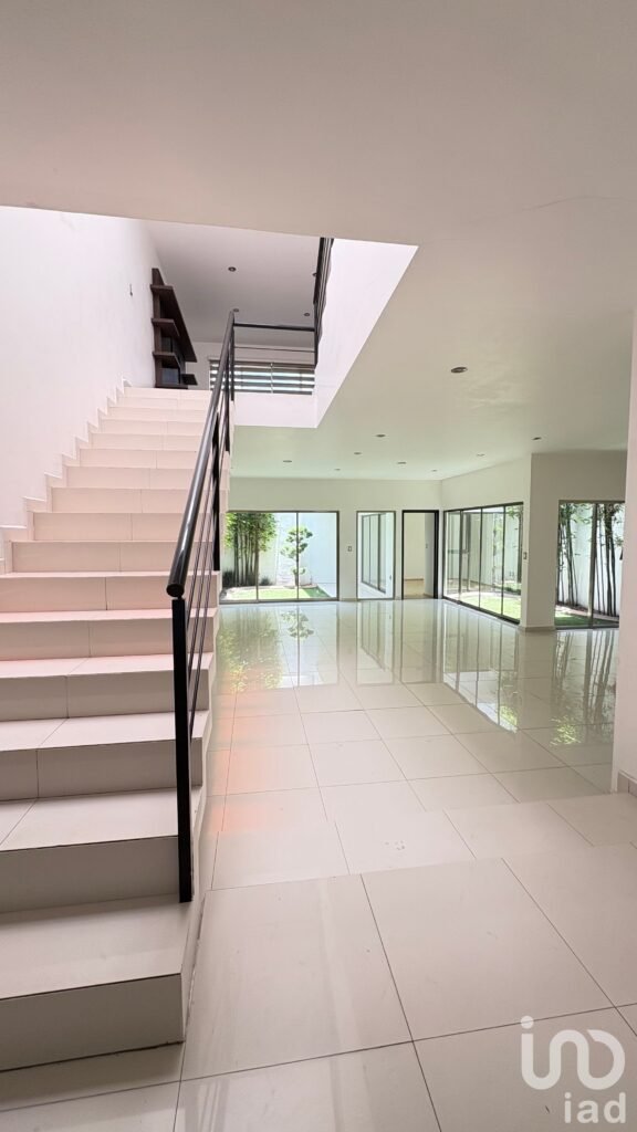 Se vende casa muy amplia y minimalista en Real del Valle, Pachuca, Hidalgo