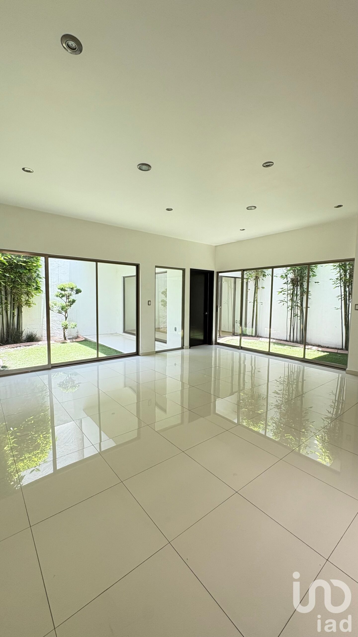 Se vende casa muy amplia y minimalista en Real del Valle, Pachuca, Hidalgo