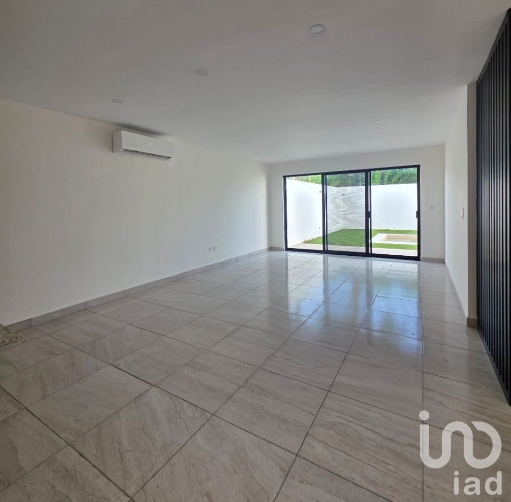 Casa en venta en privada con amenidades en Cholul, Yucatán.