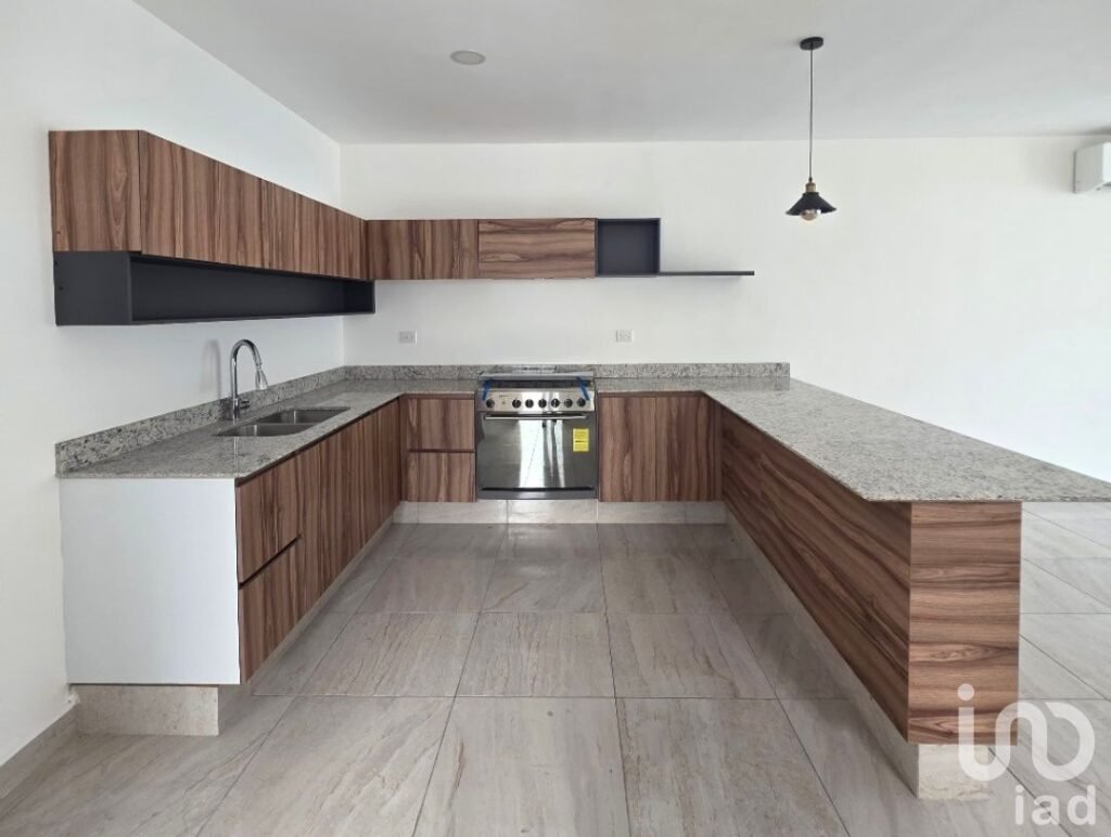 Casa en venta en privada con amenidades en Cholul, Yucatán.