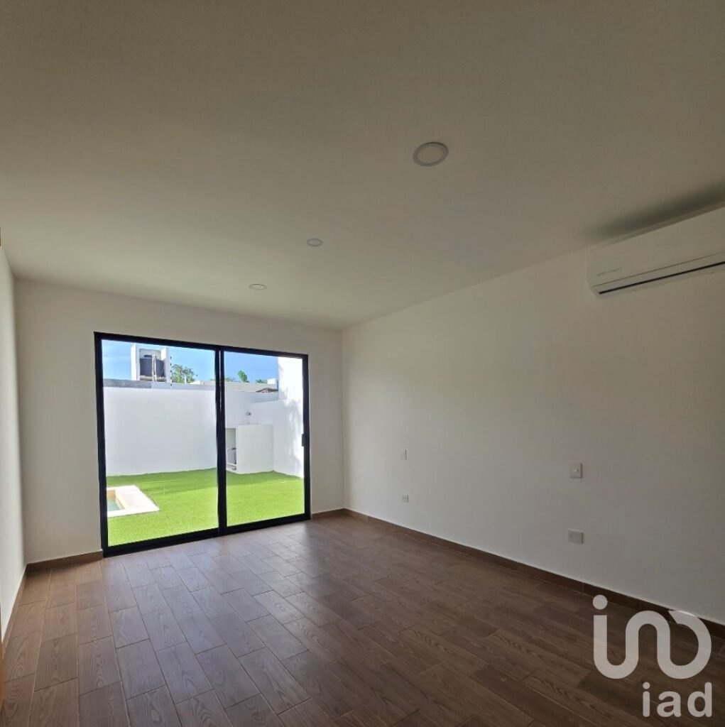 Casa en venta en privada con amenidades en Cholul, Yucatán.