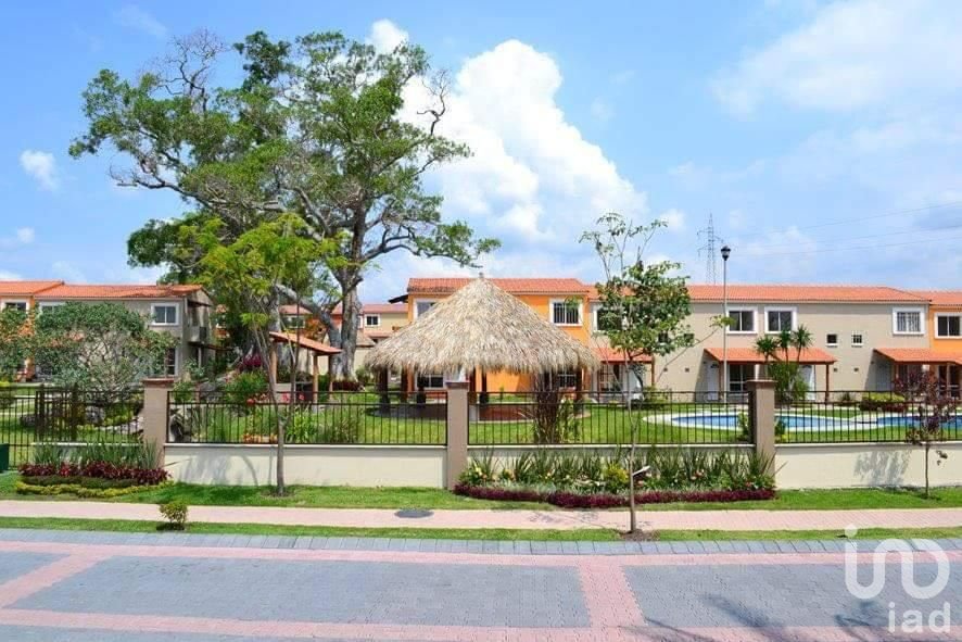 Casa en venta en fracc. La Provincia, Xochitepec, Morelos a tratar, se puede hacer permuta.