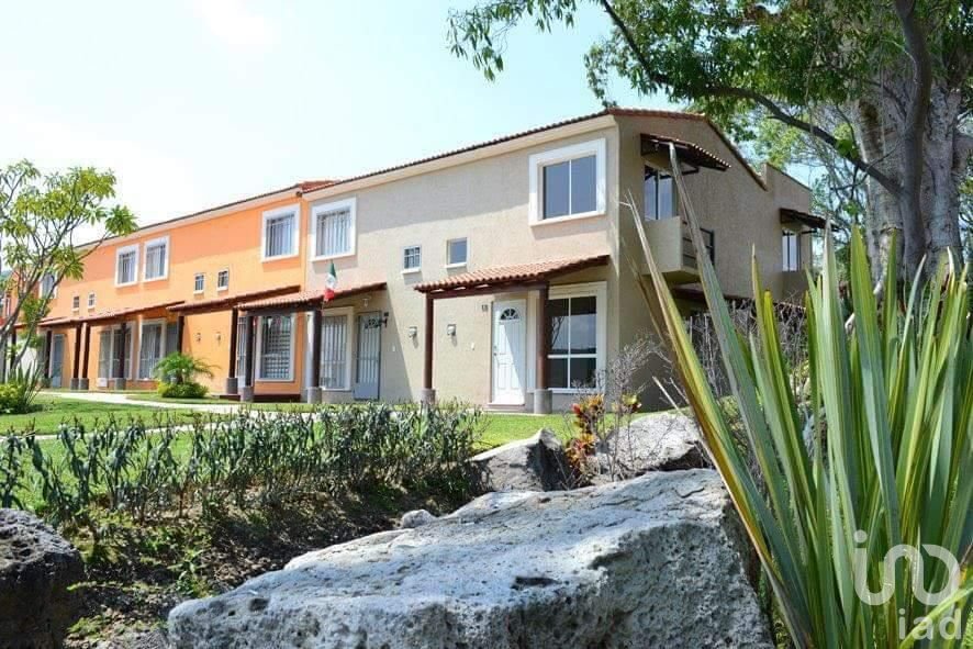 Casa en venta en fracc. La Provincia, Xochitepec, Morelos a tratar, se puede hacer permuta.
