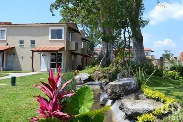 Casa en venta en fracc. La Provincia, Xochitepec, Morelos a tratar, se puede hacer permuta.