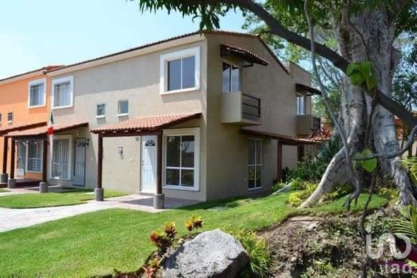 Casa en venta en fracc. La Provincia, Xochitepec, Morelos a tratar, se puede hacer permuta.