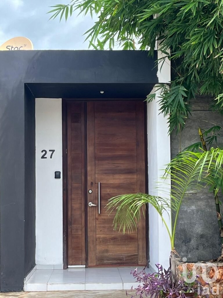 Casa en Venta en privada con piscina, en Conkal Yucatán