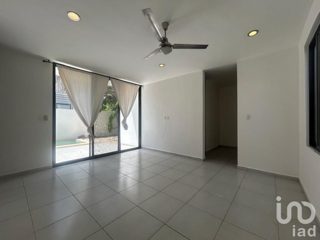 Casa en Venta en privada con piscina, en Conkal Yucatán