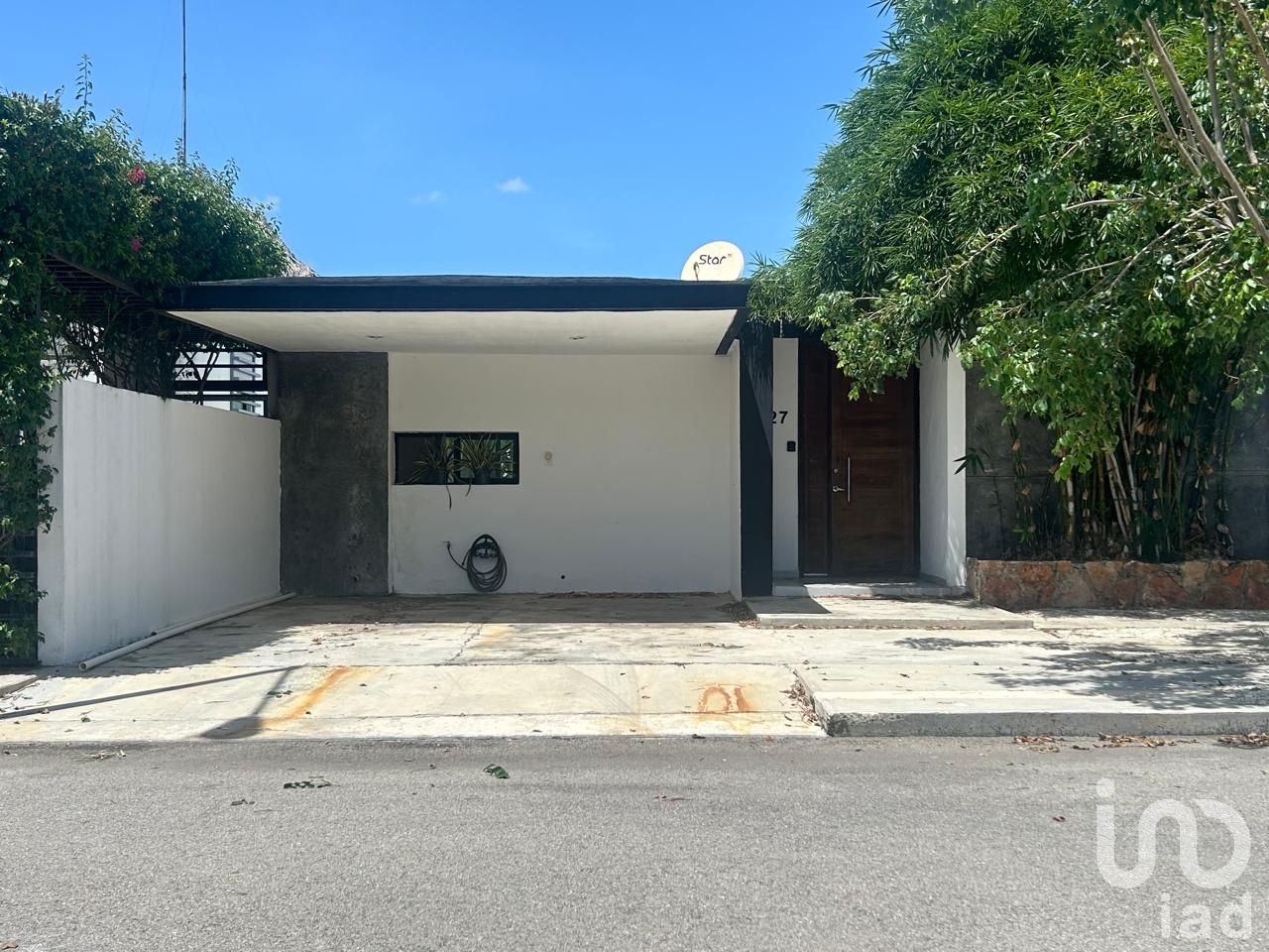 Casa en Venta en privada con piscina, en Conkal Yucatán