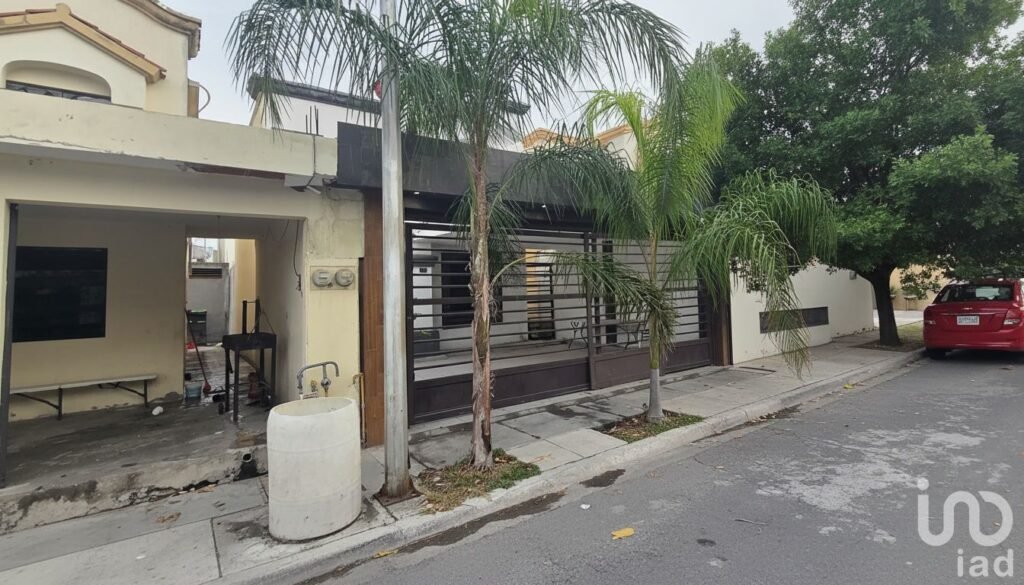 Casa en Venta en Col. Urbivilla del Cedro (Zona Cumbres)