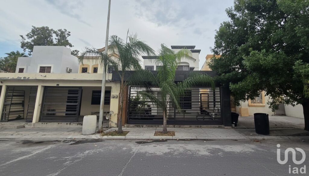 Casa en Venta en Col. Urbivilla del Cedro (Zona Cumbres)