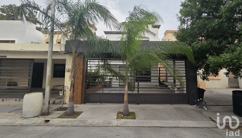 Casa en Venta en Col. Urbivilla del Cedro (Zona Cumbres)