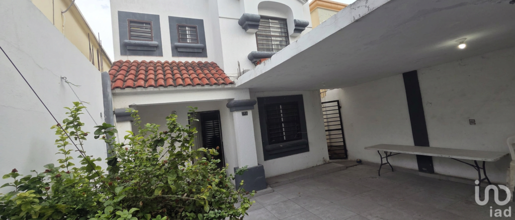 Casa en Venta en Col. Urbivilla del Cedro (Zona Cumbres)