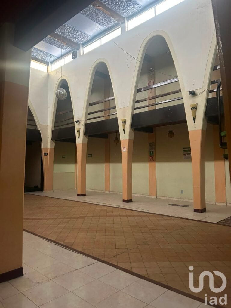 VENTA DE SALON DE FIESTAS/ BODEGA EN PORTALES SUR
