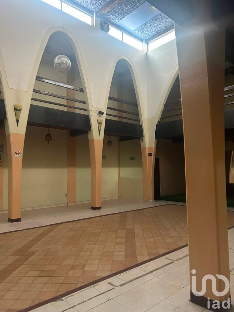 VENTA DE SALON DE FIESTAS/ BODEGA EN PORTALES SUR