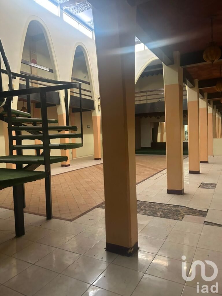 VENTA DE SALON DE FIESTAS/ BODEGA EN PORTALES SUR