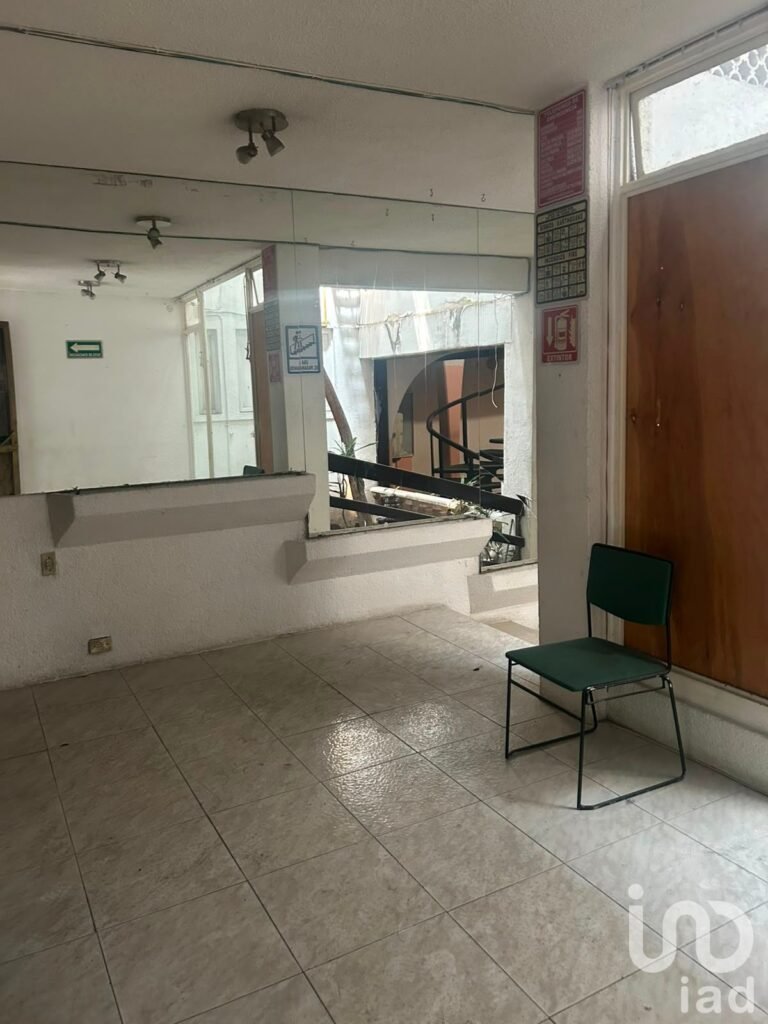 VENTA DE SALON DE FIESTAS/ BODEGA EN PORTALES SUR