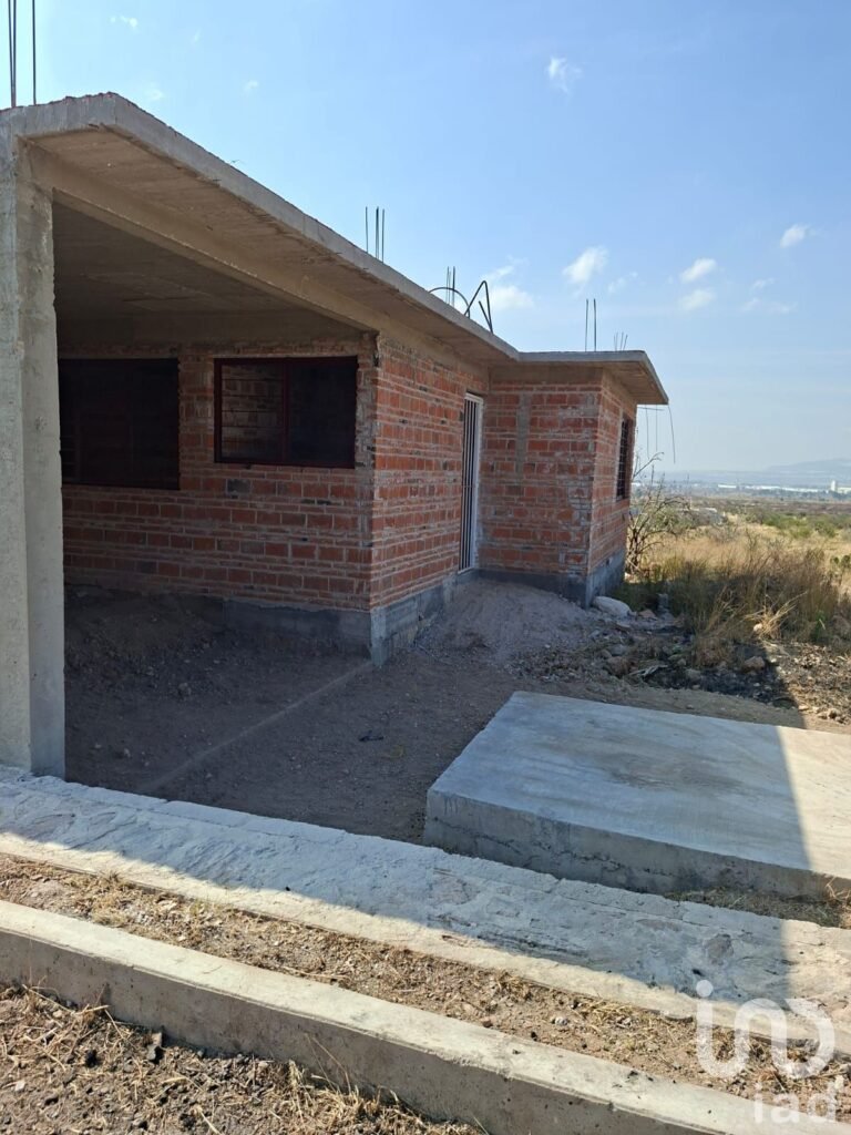 TERRENO Y CONSTRUCCION EN OBRA GRIS EN NAVAJAS EL MARQUES QUERETARO