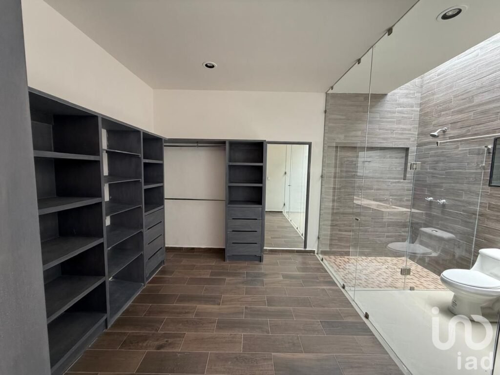 CASA EN VENTA EN FRACCIONAMIENTO MAYORAZGO PRIVADA CORRALEJO LEON GUANAJUATO
