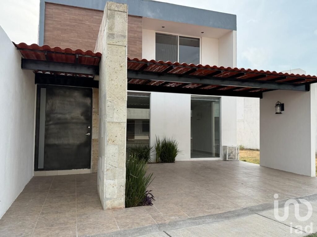 CASA EN VENTA EN FRACCIONAMIENTO MAYORAZGO PRIVADA CORRALEJO LEON GUANAJUATO
