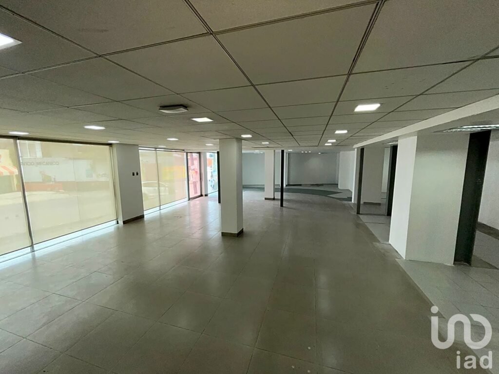 RENTA IDEAL PARA BANCO, TIENDA DEPARTAMENTAL, FARMACIA, LABORATORIO, SOBRE AV. UNIVERSIDAD