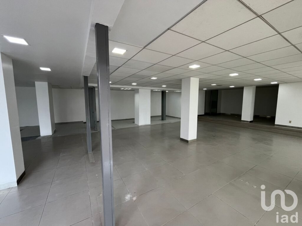 RENTA IDEAL PARA BANCO, TIENDA DEPARTAMENTAL, FARMACIA, LABORATORIO, SOBRE AV. UNIVERSIDAD