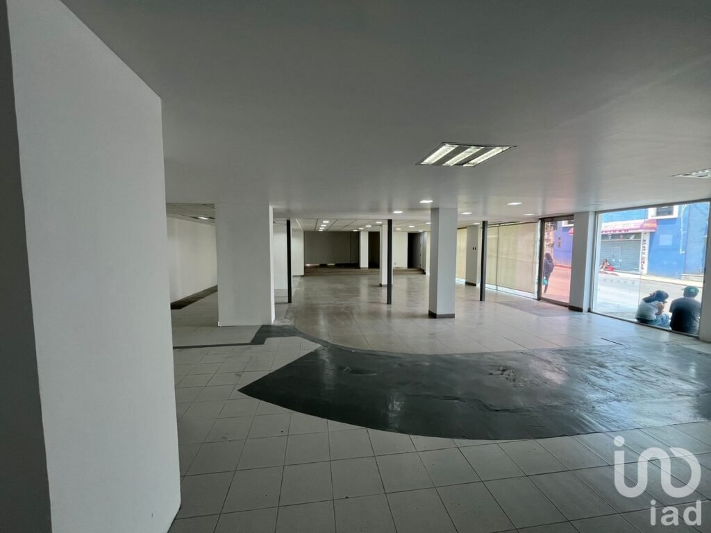 RENTA IDEAL PARA BANCO, TIENDA DEPARTAMENTAL, FARMACIA, LABORATORIO, SOBRE AV. UNIVERSIDAD