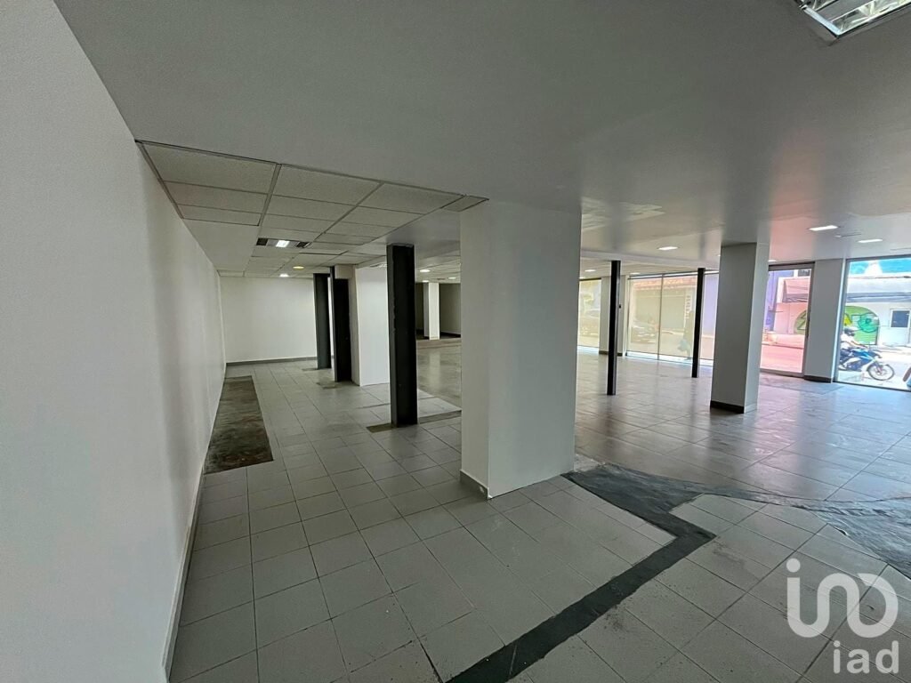 RENTA IDEAL PARA BANCO, TIENDA DEPARTAMENTAL, FARMACIA, LABORATORIO, SOBRE AV. UNIVERSIDAD