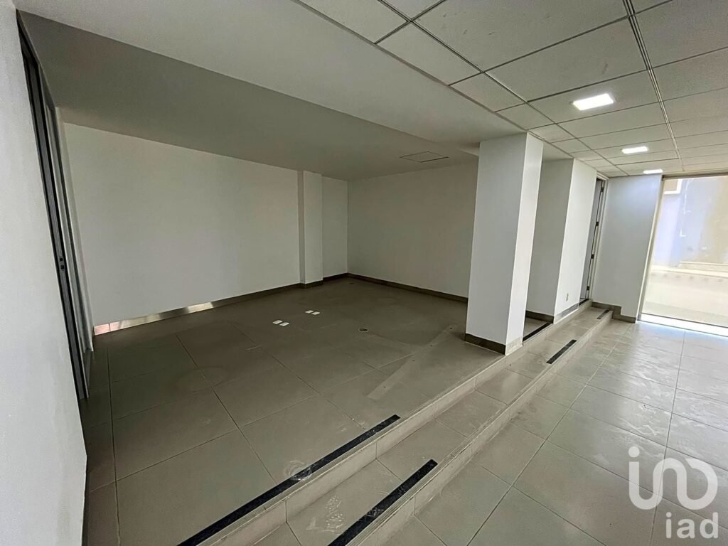 RENTA IDEAL PARA BANCO, TIENDA DEPARTAMENTAL, FARMACIA, LABORATORIO, SOBRE AV. UNIVERSIDAD