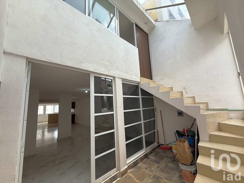 CASA EN VENTA EN CUMBRES DEL VALLE