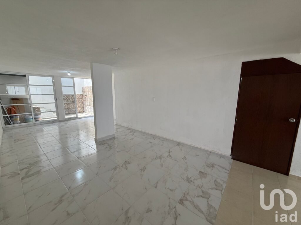CASA EN VENTA EN CUMBRES DEL VALLE