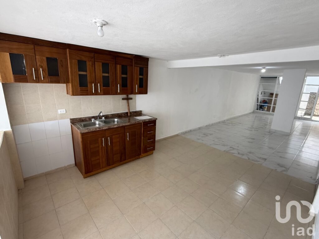 CASA EN VENTA EN CUMBRES DEL VALLE