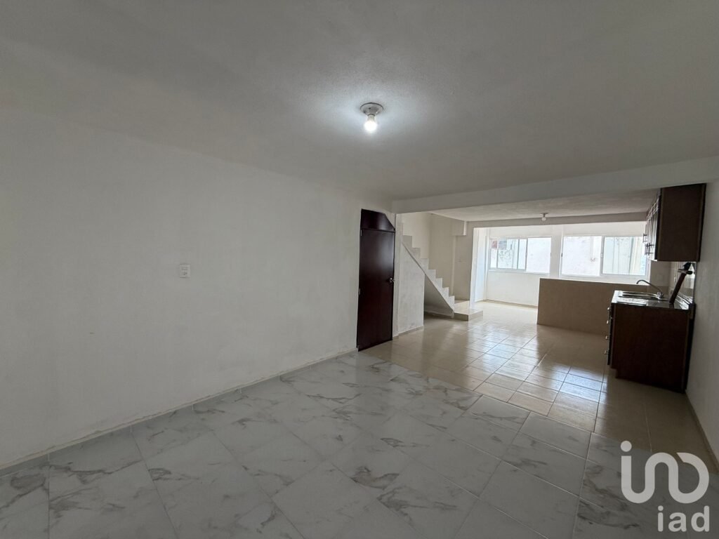 CASA EN VENTA EN CUMBRES DEL VALLE