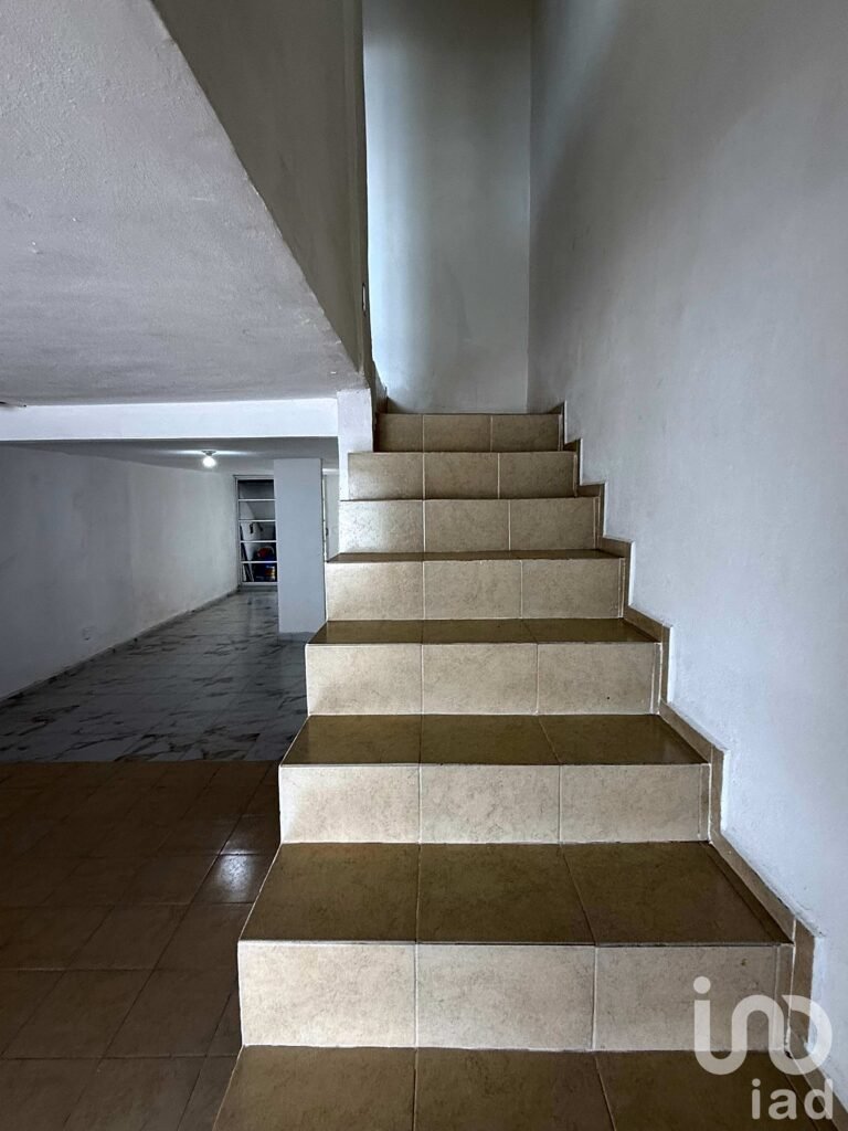 CASA EN VENTA EN CUMBRES DEL VALLE