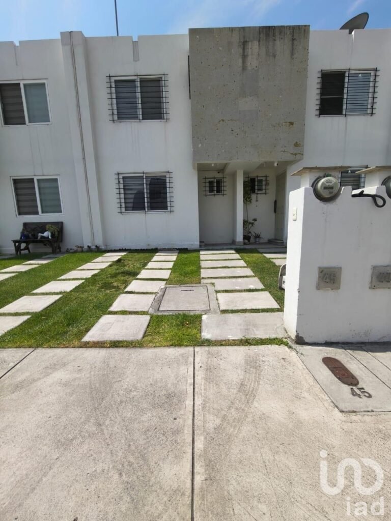 CASA EN VENTA QUETETARO  FRACC TRES CANTOS