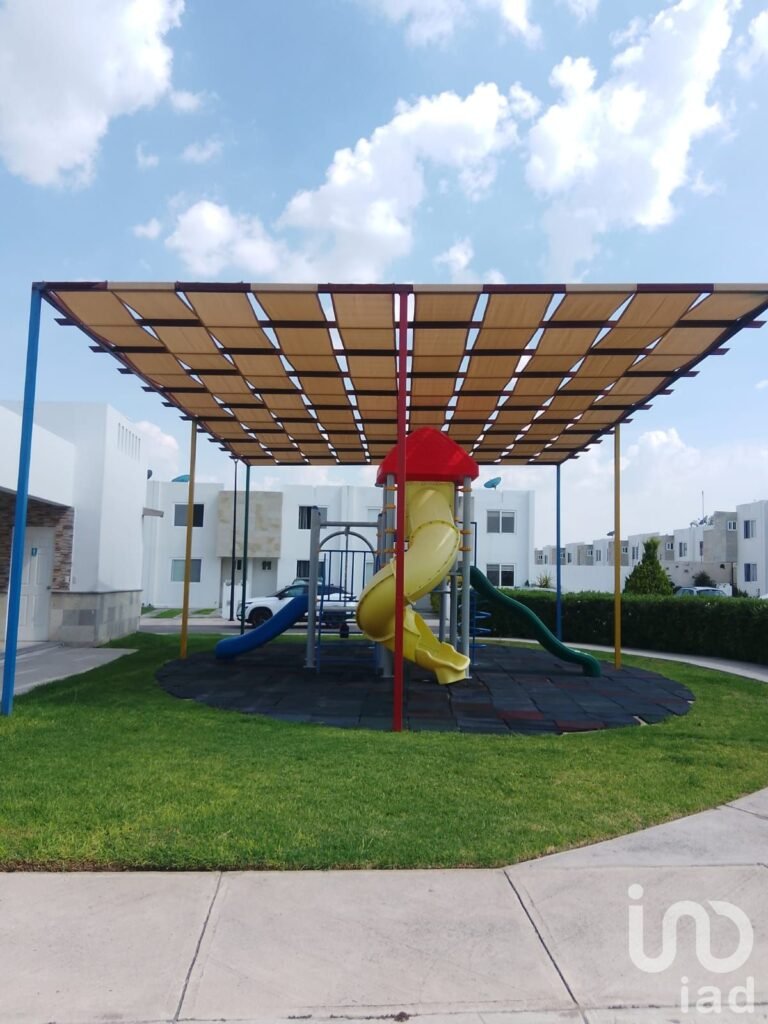 CASA EN VENTA QUETETARO  FRACC TRES CANTOS