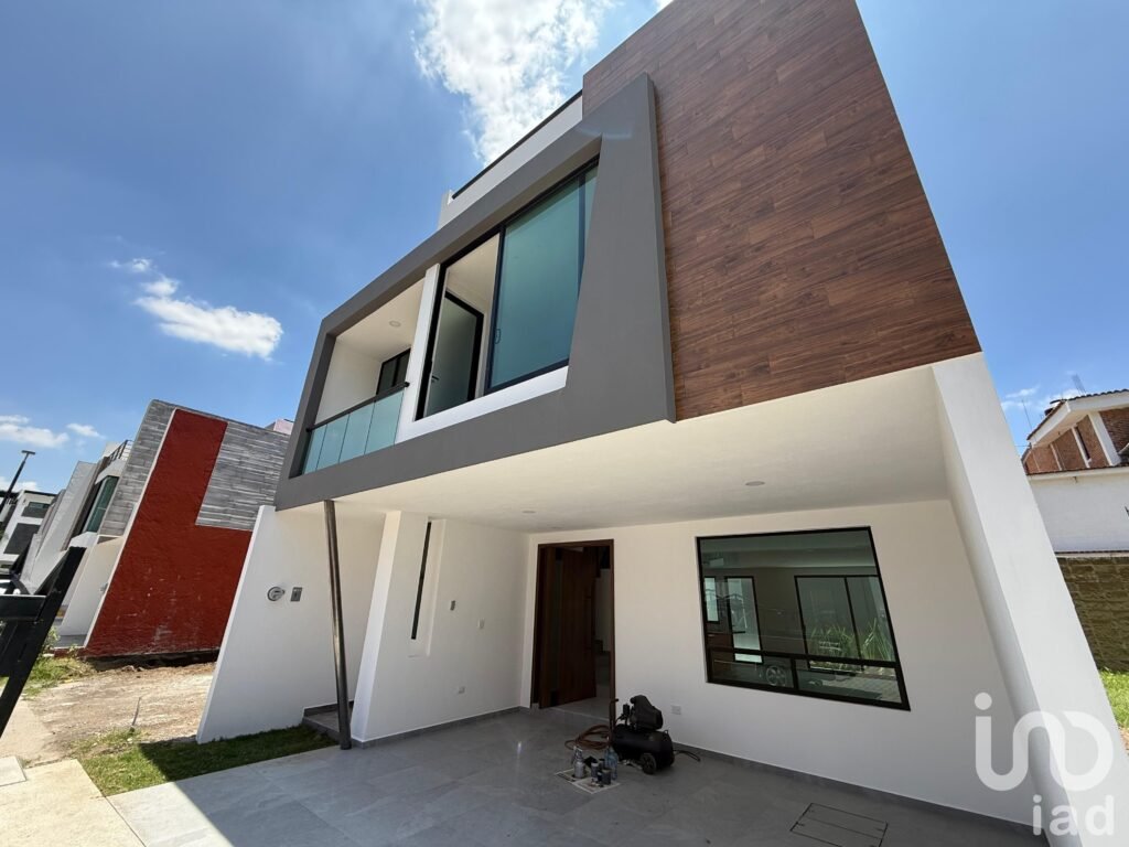 Venta de casa nueva atrás de Plaza San Diego