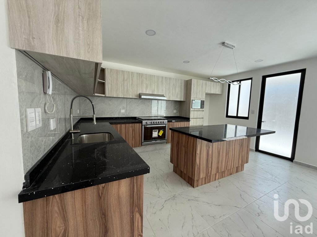 Venta de casa nueva atrás de Plaza San Diego