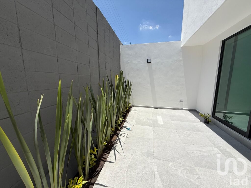 Venta de casa nueva atrás de Plaza San Diego