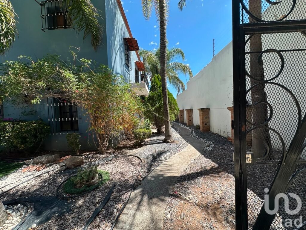 CASA  EN VENTA EN CERRADA LOS OLIVOS, CAMINO A SAN IGNACIO  AGUASCALIENTES, SUP. 2011 M2