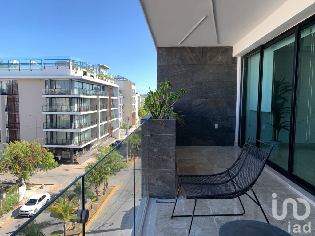 Studio for sale Excellent Location 5 mins from Beach