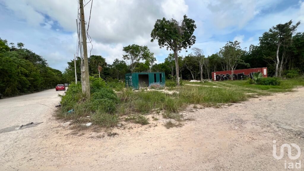 TERRENO EN ESQUINA  4,000 M2  EN VENTA (prolongación La Luna)