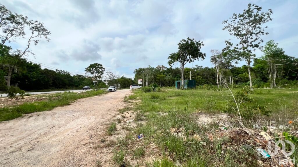 TERRENO EN ESQUINA  4,000 M2  EN VENTA (prolongación La Luna)