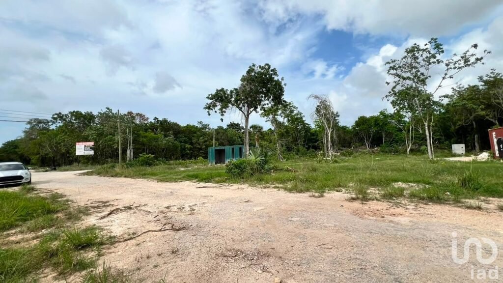 TERRENO EN ESQUINA  4,000 M2  EN VENTA (prolongación La Luna)