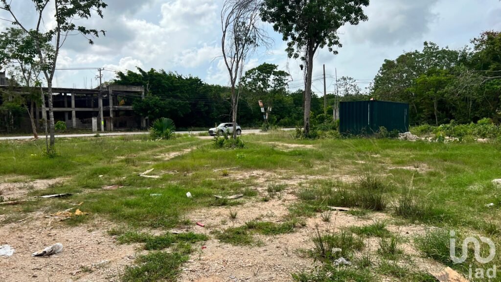 TERRENO EN ESQUINA  4,000 M2  EN VENTA (prolongación La Luna)