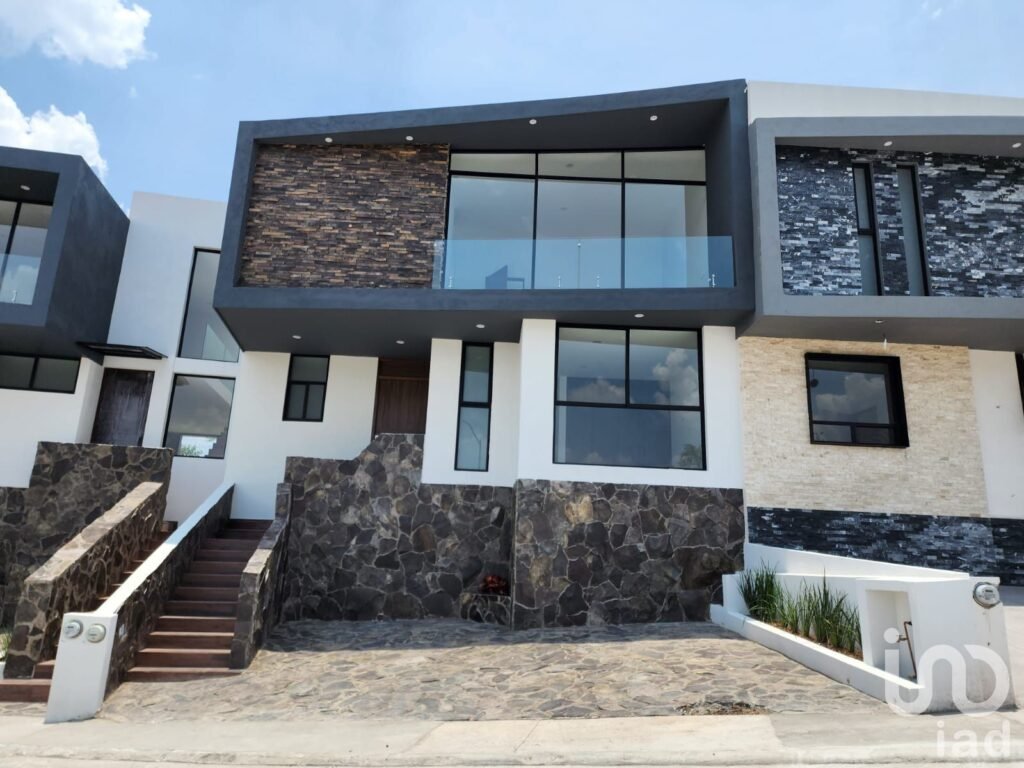 Casa Nueva en Venta en Lomalta Tres Marías | 4 Recámaras | Jardín