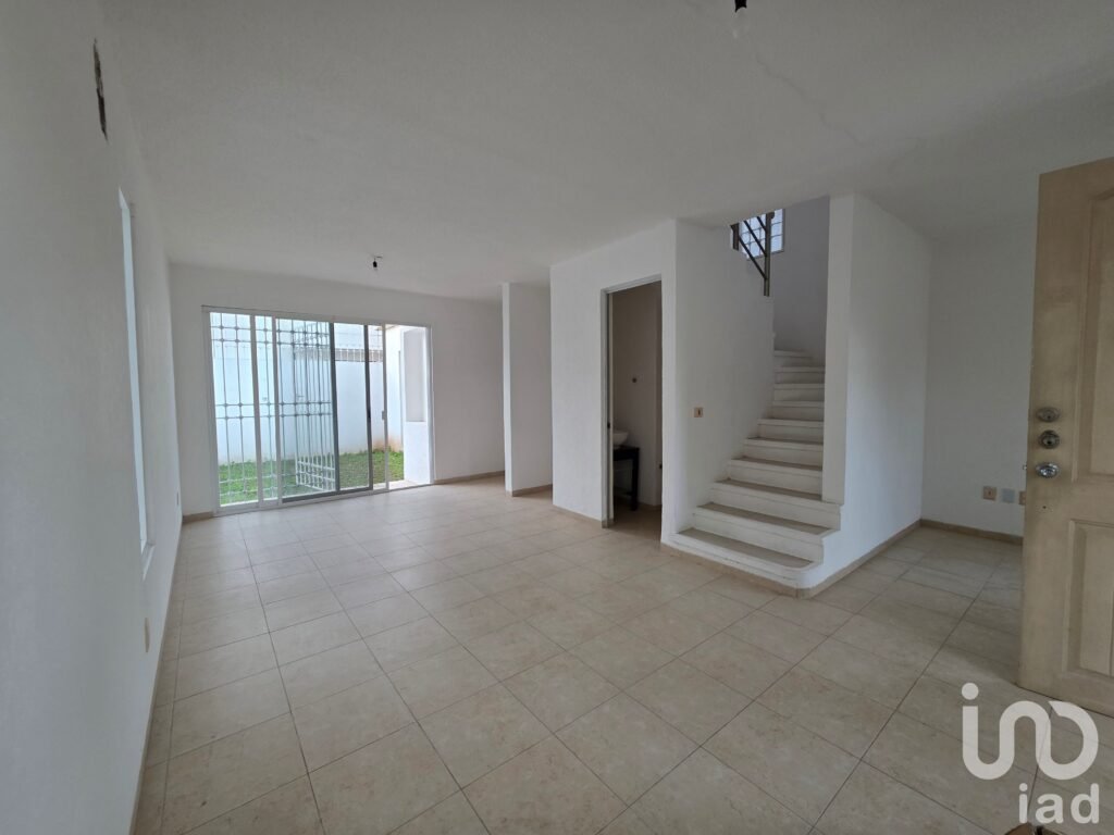 Casa en Venta en Cancún - 3 habitaciones - Fraccionamiento con alberca